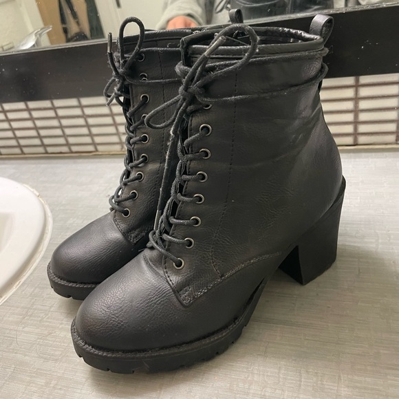 Lace up leather booties - Picture 3 of 3